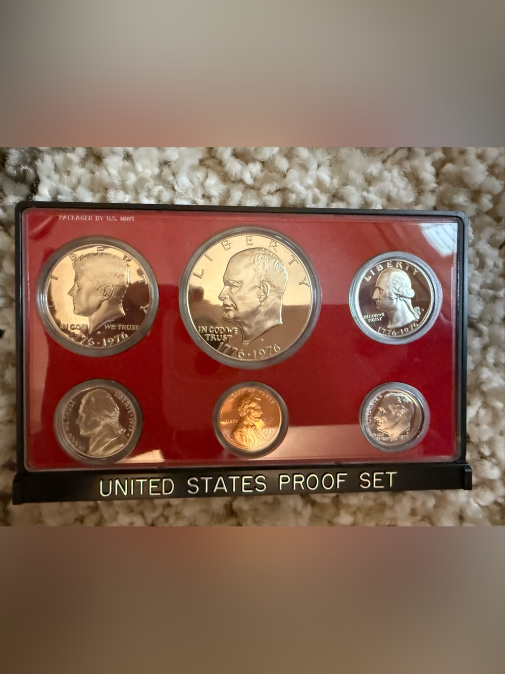 United States Proof Set 1975 Coin Set with Red Insert - Picture 2 of 4